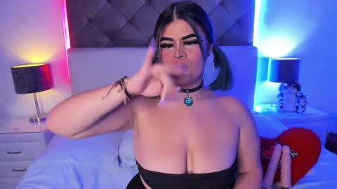 Snapshot of sashajune chatting on February 2025 11:32:02 PM selene online show from February 2025 11:32:02 PM