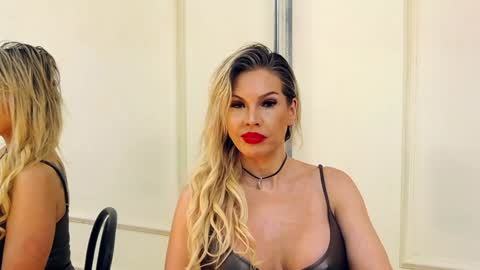 Snapshot of sashavaughn chatting on January 2025 07:42:01 AM Sasha online show from January 2025 07:42:01 AM