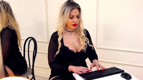 Snapshot of sashavaughn chatting on January 2025 05:34:02 AM Sasha online show from January 2025 05:34:02 AM