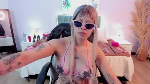 saskia_vellour online show from February 2026 06:17:01 PM