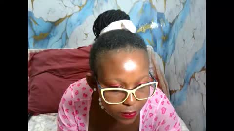 Snapshot of sassypleasure4u chatting on October 2025 06:13:02 AM angel online show from October 2025 06:13:02 AM
