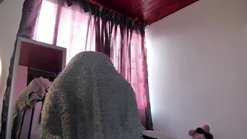    im expecting 300 thumbs up on my altar online show from February 2025 09:57:01 PM