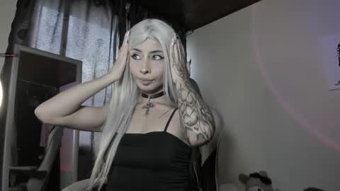    im expecting 300 thumbs up on my altar online show from February 2025 10:42:01 PM