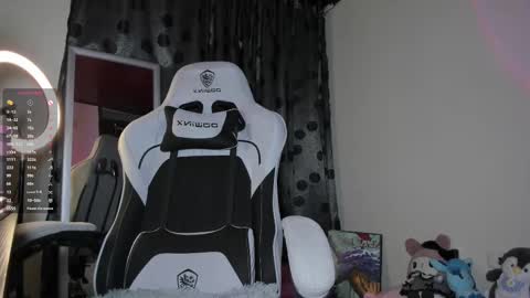    im expecting 300 thumbs up on my altar online show from February 2025 12:05:02 AM