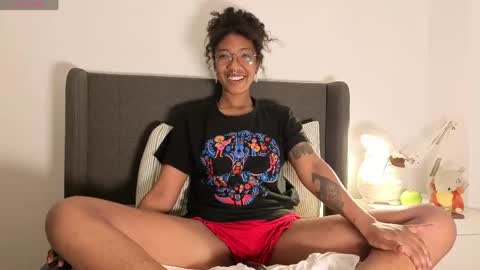 saturno_vibes online show from April 2026 01:56:02 PM