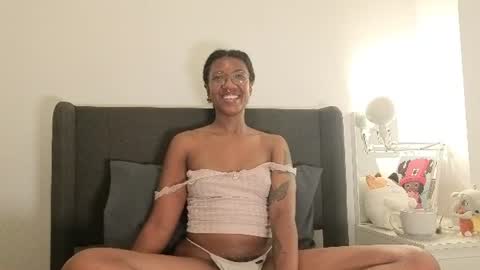 Snapshot of saturno_vibes chatting on June 2026 05:49:02 PM saturno_vibes online show from June 2026 05:49:02 PM