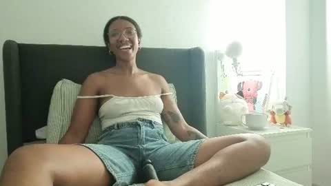 Snapshot of saturno_vibes chatting on June 2026 02:23:02 PM saturno_vibes online show from June 2026 02:23:02 PM