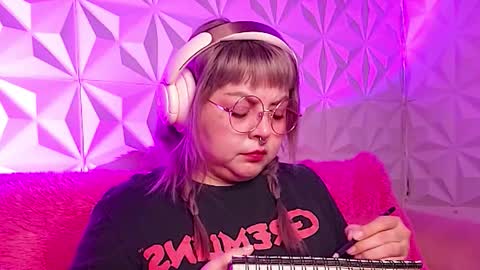 Gina George online show from November 2025 12:31:01 AM