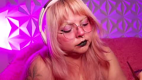 Snapshot of satyn_doll chatting on May 2026 12:40:02 AM Gina George online show from May 2026 12:40:02 AM