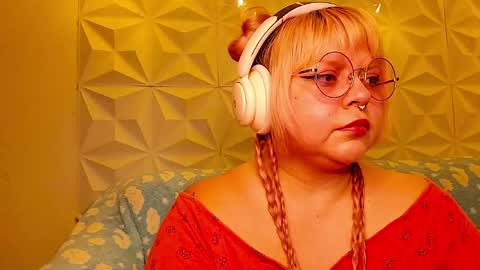 Snapshot of satyn_doll chatting on May 2026 10:15:02 PM Gina George online show from May 2026 10:15:02 PM