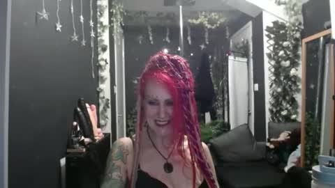 SaucySky online show from November 2025 07:10:01 PM