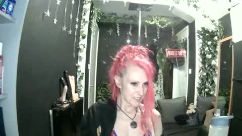 Snapshot of saucysky chatting on June 2026 12:32:02 AM SaucySky online show from June 2026 12:32:02 AM