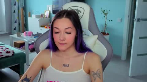Snapshot of savage_lust_ chatting on May 2026 03:02:02 AM Ariel online show from May 2026 03:02:02 AM