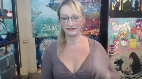 Savanah online show from October 2025 07:03:02 PM