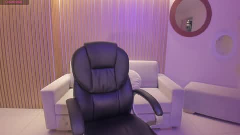 S a v a n n a h  online show from January 2025 06:49:01 PM