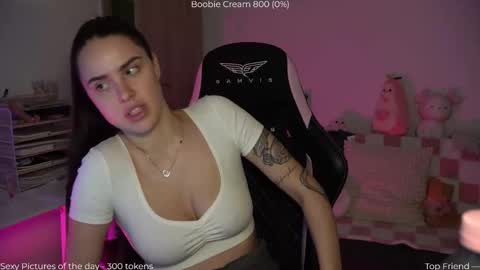 Naomi online show from December 2025 07:41:02 PM