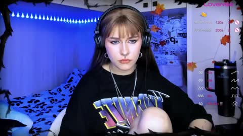 pronoun she. name Mary. age 21. online show from December 2024 08:48:01 PM