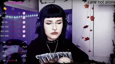 pronoun she. name Mary. age 21. online show from February 2025 03:05:01 PM