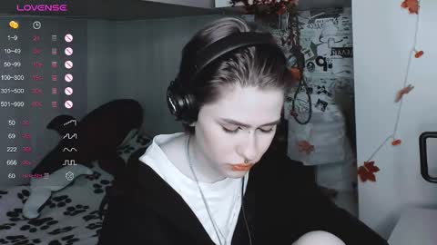 pronoun she. name Mary. age 21. online show from March 2025 04:22:01 PM