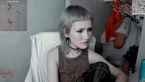 pronoun she. name Mary. age 21. online show from November 2025 05:13:01 PM