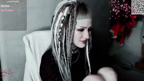 pronoun she. name Mary. age 21. online show from November 2025 01:36:01 PM