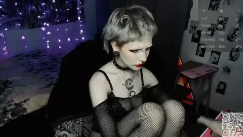 pronoun she. name Mary. age 21. online show from April 2026 09:45:01 PM