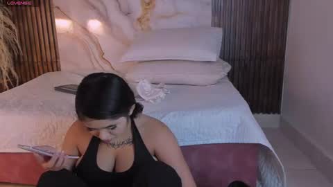 scarlet__rose_ online show from June 2026 11:25:01 AM