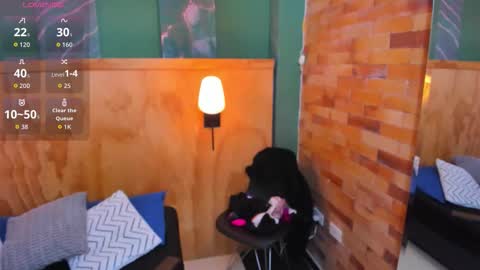 Scarlet Edwars online show from November 2025 12:02:02 PM