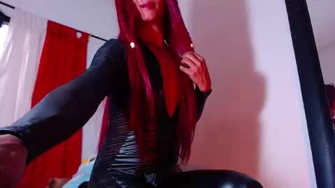 Snapshot of scarlet_goddes chatting on October 2025 12:03:01 PM As me online show from October 2025 12:03:01 PM