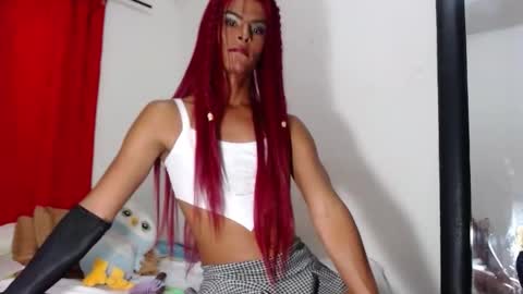 Snapshot of scarlet_goddes chatting on October 2025 08:40:02 PM As me online show from October 2025 08:40:02 PM