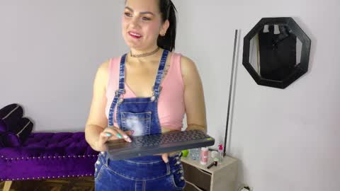 Snapshot of scarlet_hiit chatting on June 2026 04:03:02 AM scarlet_hiit online show from June 2026 04:03:02 AM