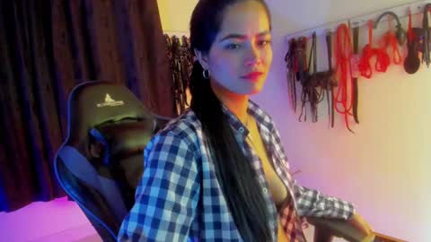 scarlet taylor kennedy online show from October 2025 06:48:01 PM