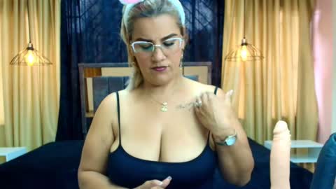 Snapshot of scarlet_milf_ chatting on November 2025 08:57:01 PM SCARLET MILF online show from November 2025 08:57:01 PM