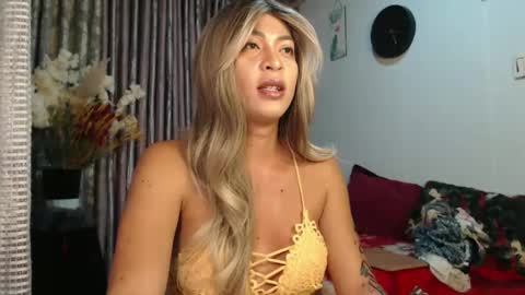 Snapshot of scarlet_ts69 chatting on January 2025 09:18:01 PM scarlet online show from January 2025 09:18:01 PM