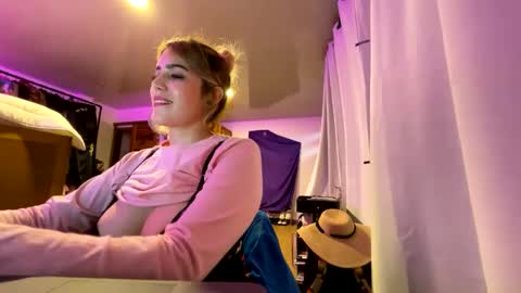 Snapshot of scarlet_whisper chatting on September 2025 10:47:01 PM scarlet whisper online show from September 2025 10:47:01 PM