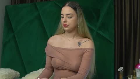 Scarlet online show from November 2025 11:36:02 PM