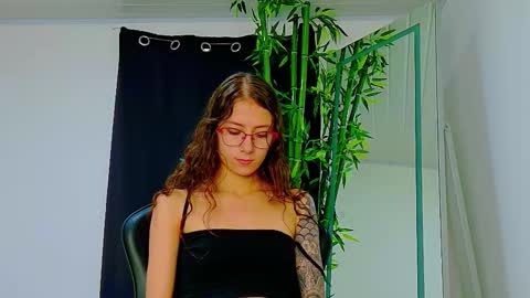 Denis online show from November 2025 09:28:01 PM