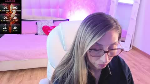Snapshot of scarlett_079 chatting on April 2026 11:48:02 AM Scarlett online show from April 2026 11:48:02 AM