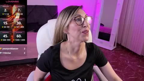 Snapshot of scarlett_079 chatting on May 2026 04:04:02 PM Scarlett online show from May 2026 04:04:02 PM