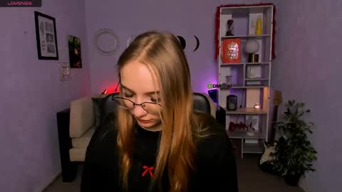 Snapshot of scarlett_badgirl chatting on April 2026 05:47:01 AM Scarlett online show from April 2026 05:47:01 AM