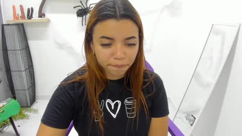 scarlett_enjoy1 online show from October 2025 03:18:02 PM