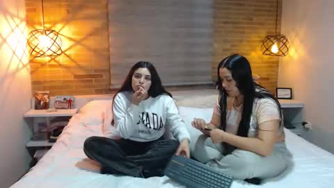 Snapshot of scarlett_evance chatting on November 2025 10:15:02 AM Scarlett and Jazmin online show from November 2025 10:15:02 AM