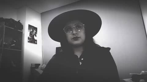 Snapshot of scarlett_sen chatting on April 2026 01:28:02 PM Mistress Scarlett online show from April 2026 01:28:02 PM