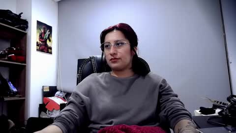 Snapshot of scarlett_sen chatting on April 2026 02:44:02 PM Mistress Scarlett online show from April 2026 02:44:02 PM