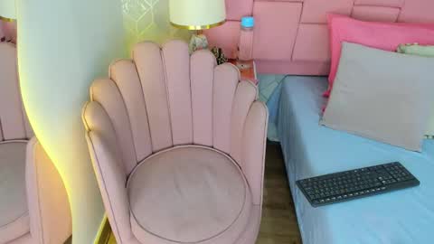 Snapshot of scarlett_vixen7 chatting on December 2025 07:08:02 PM scarlett_vixen7 online show from December 2025 07:08:02 PM