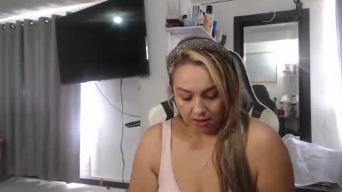 Snapshot of scarlettbellee chatting on April 2026 03:25:02 PM Scarlett online show from April 2026 03:25:02 PM
