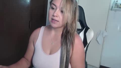 Snapshot of scarlettbellee chatting on May 2026 04:14:02 PM Scarlett online show from May 2026 04:14:02 PM