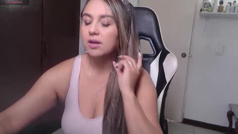 Snapshot of scarlettbellee chatting on June 2026 04:20:02 PM Scarlett online show from June 2026 04:20:02 PM