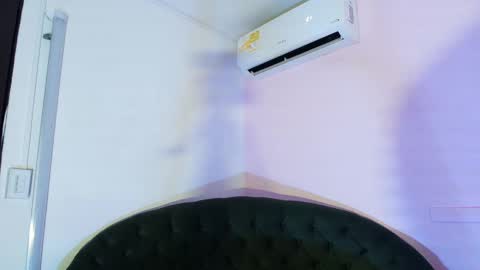 Snapshot of scarlette04 chatting on February 2025 11:52:01 PM SCARLETTE online show from February 2025 11:52:01 PM