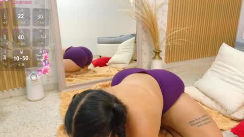 Snapshot of scarlettmyers chatting on May 2026 01:06:01 PM Sara online show from May 2026 01:06:01 PM